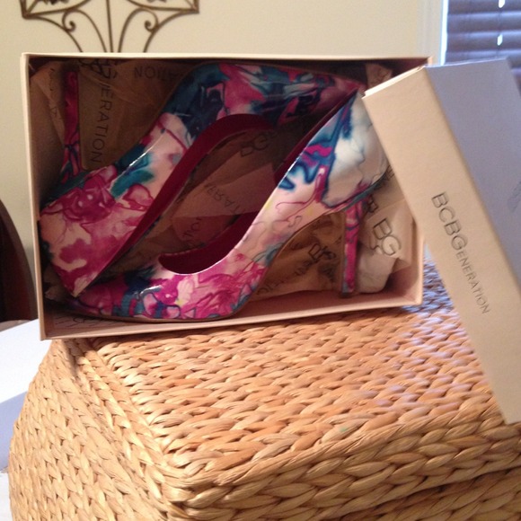 Lightly worn pumps - Picture 1 of 2