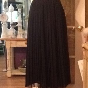 Long chiffon pleated skirt..black..Reserved