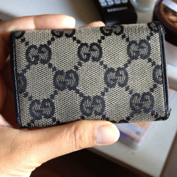💯% authentic gucci key case