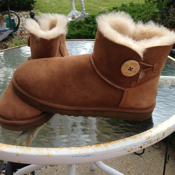 Authentic Ughs tan