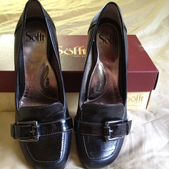 Black heeled shoes