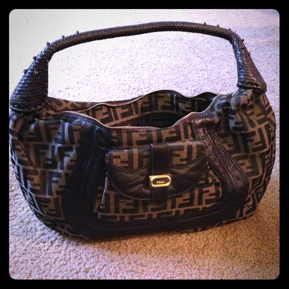 Fendi purse ❌not authenti❌