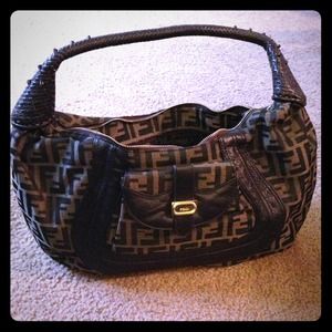 Fendi purse ❌not authenti❌