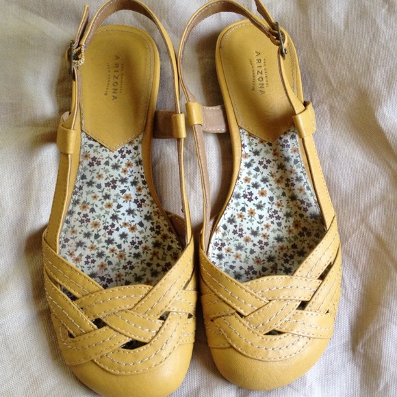 Adorable yellow shoes
