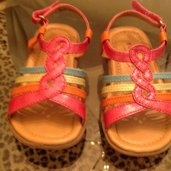 #SOLD# SONOMA LIFE AND STYLE SANDALS