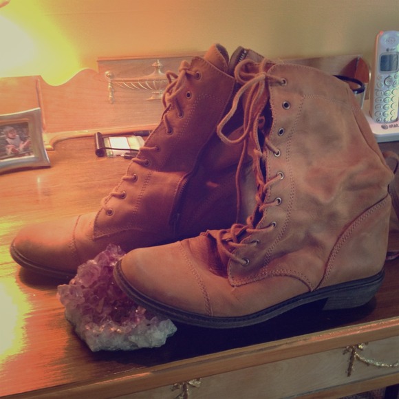 M.I.A Combat Boots sz 10! Good condition