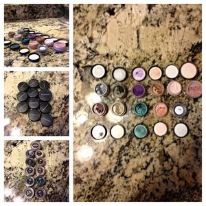 on hold @laurenbmcune Bare minerals eye shadow