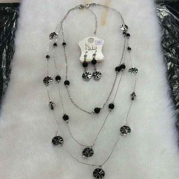 Tory burch necklace & earrings