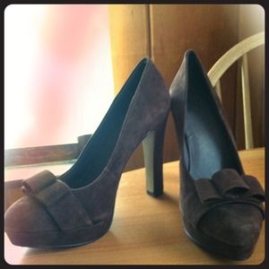 MRKT brown suede pumps sz8