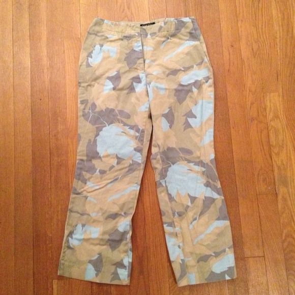 ***DONATED*** NY & Co. Capri khakis