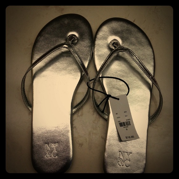 Used NY & Company new silver metallic flip flops