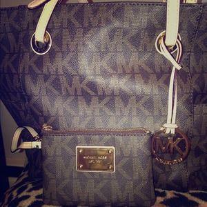 Sold !❤Michael Kors handbag and Wristlet