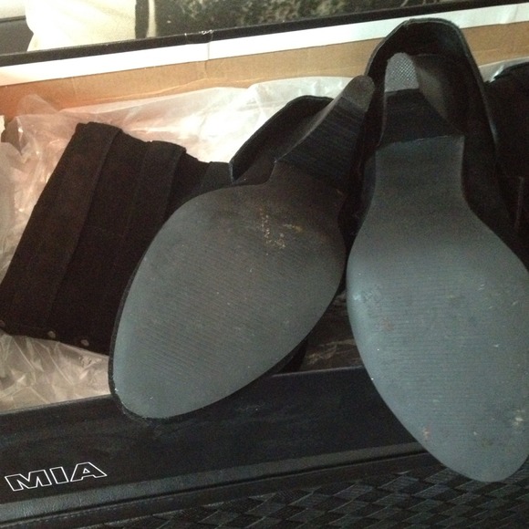 MIA black suede boots 👢 - Picture 4 of 4