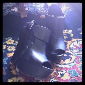 Black Wedges