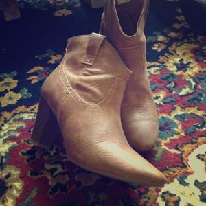 Camel "ankle" boots