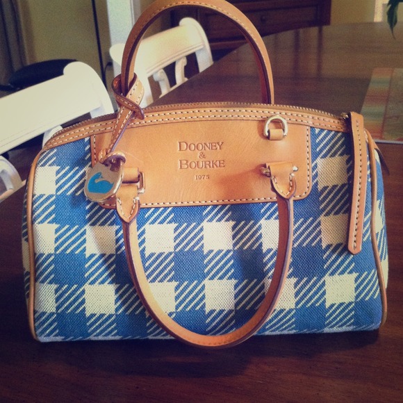 Dooney & Bourke Handbags - Authentic Dooney and Bourke purse bundle
