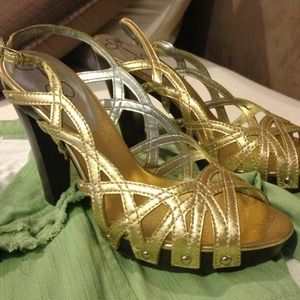 Jessica Simpson gold sling back heel