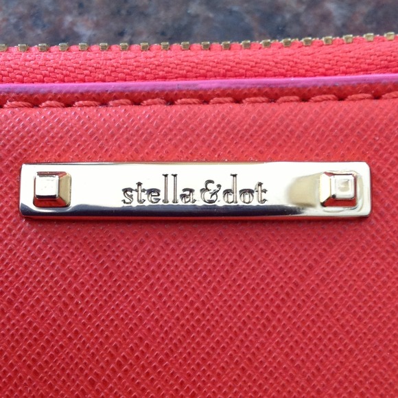 Stella and Dot wristlet and phone holder