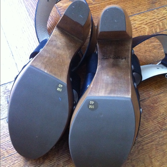 HOST PICK ⭐ Vera Wang Lavender Label Sandals - Picture 3 of 4