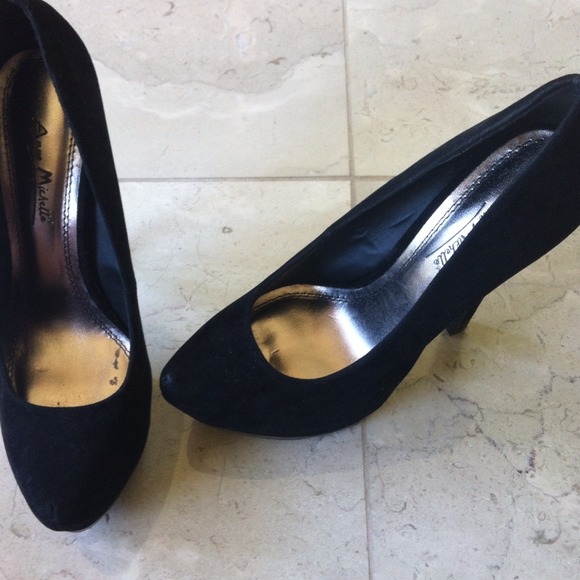 Black pumps - Picture 2 of 3