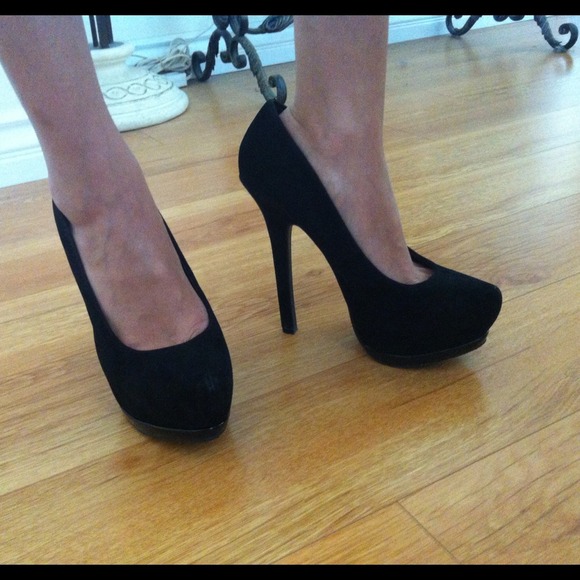 Black pumps - Picture 3 of 3