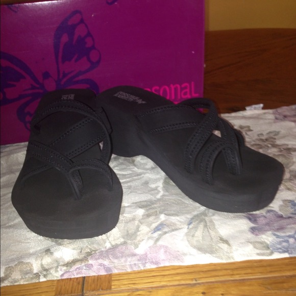 ✨SOLD EBAY✨Black strappy sandals NWB