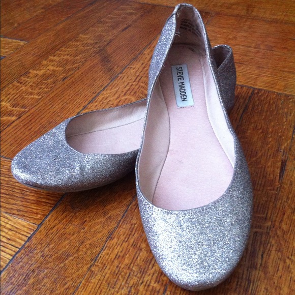 SOLD ❌ Steve Madden Kinnetic Glitter Flats