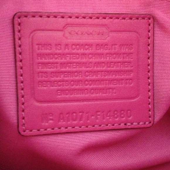 Cute Coach purse! Great condition.⭐*REDUCED!!*⭐ - Picture 2 of 4