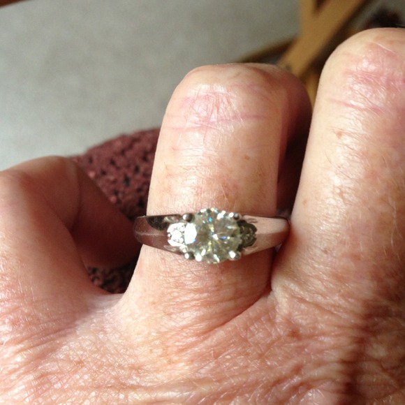 1 carat diamond ring 1 DAY SALE! Or BEST OFFER!!