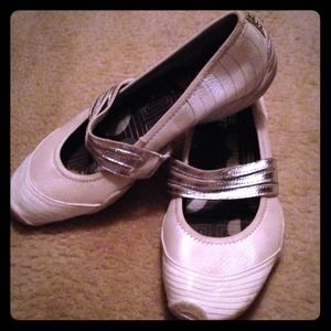 BEBE Sport cute white flats