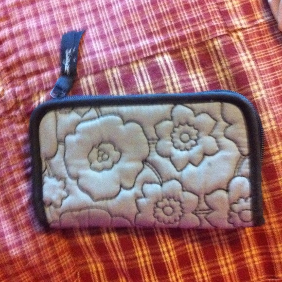 Sold in Bundle!!!   Thirty-one grey Soft Wallet