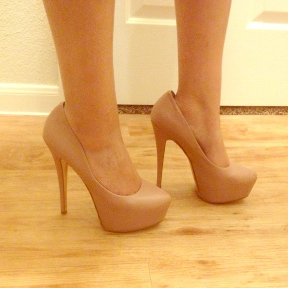 Steve Madden Shoes - 💢💢REDUCED💢💢Steve Madden Dejavu heels