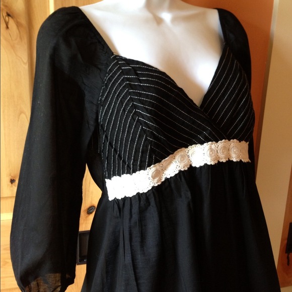 SOLD in bundle. Black top, 3/4 sleeves