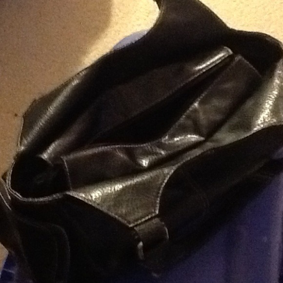 **Reduced** Black medium sized purse. - Picture 4 of 4
