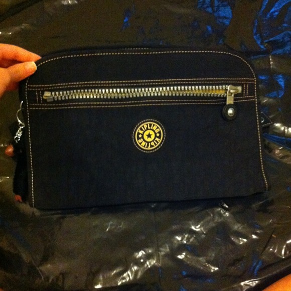 Kipling clutch like bag!