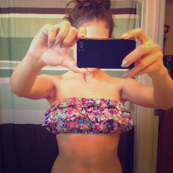 ❌❎TRADED❎❌🌻🌺Forever 21 ruffle bandeau🌻🌺