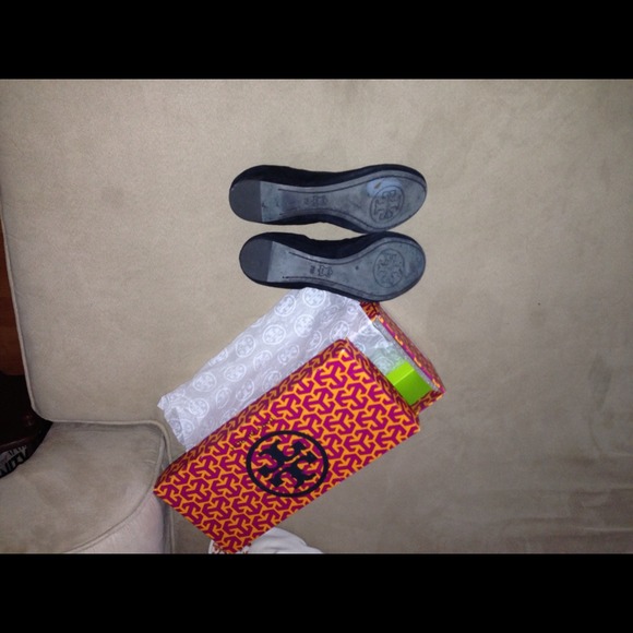 🚫SOLD🚫HP Tory Burch Suede Black Caroline Flats - Picture 3 of 4