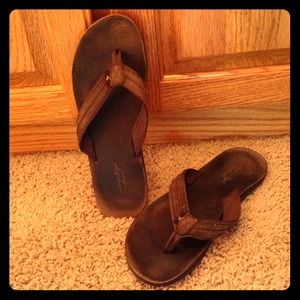 American Eagle flip flops.