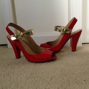 Steven madden retro peeptoe pumps