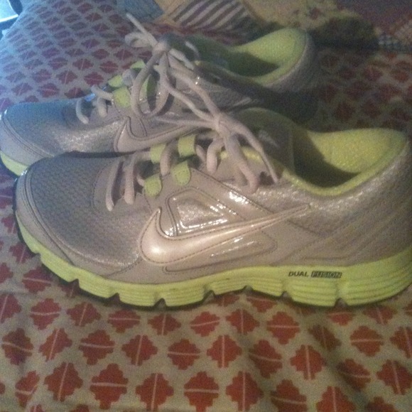 Comfy tennis shoes