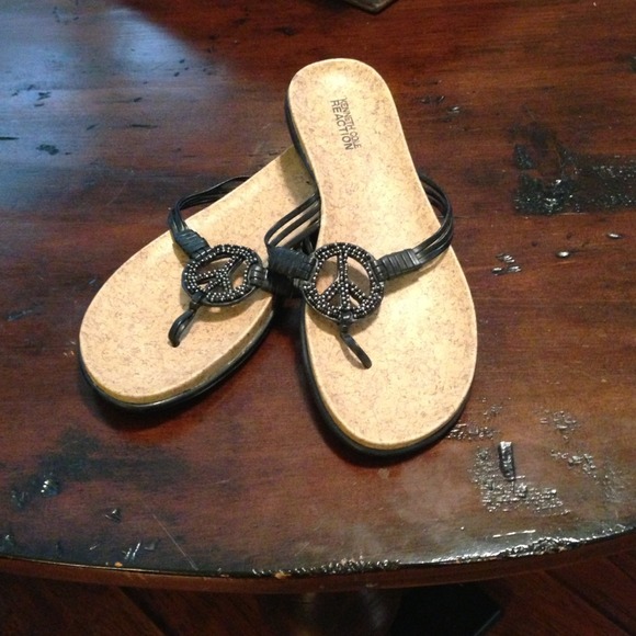 Kenneth Cole peace sign sandals
