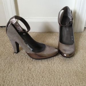 Nine West Metallic Pump
