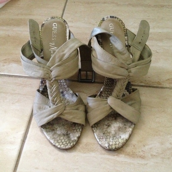 Guess wedges