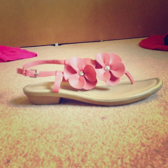 cute pink coral sandals!