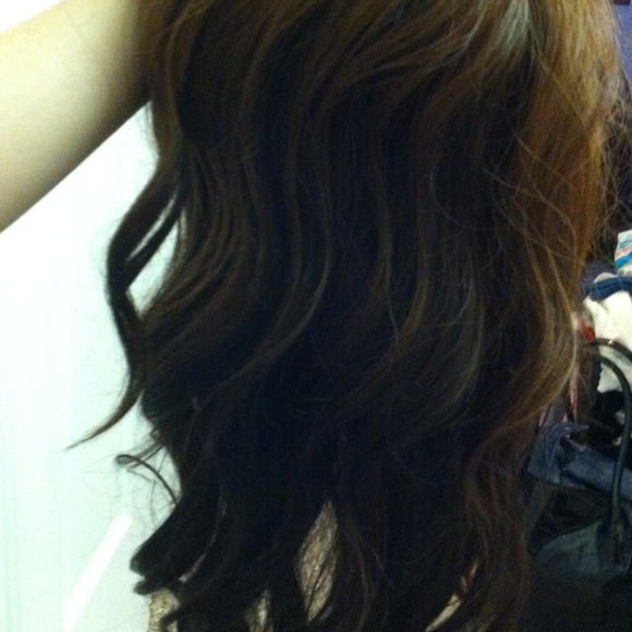 Selling a beautiful heat friendly synthetic wig.