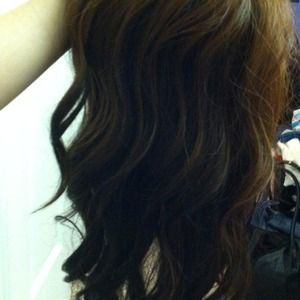 Selling a beautiful heat friendly synthetic wig.