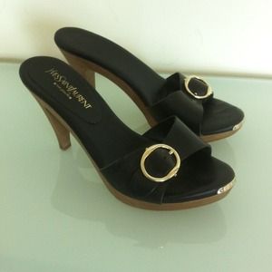 🔴🔴SOLD in bundle 🔴🔴 YSL black leather heels.