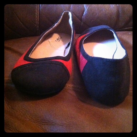 NWOT Red/Black Color block flats!