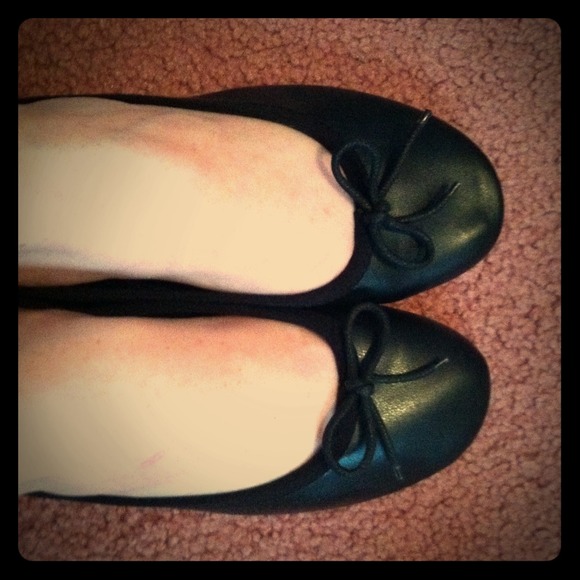 Cute Black Ballet flats! Size 7.5