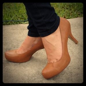 NWOT Nine West leather pumps!